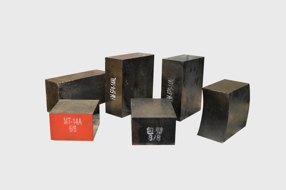 萊蕪鎂碳磚廣泛應(yīng)用于鋼鐵工業(yè)